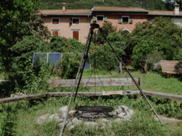 Grillstelle mit runder Bank aussenherum